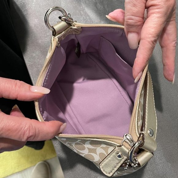 COACH signature handbag. Detachable handle .Reduced! EUC - Picture 5 of 5